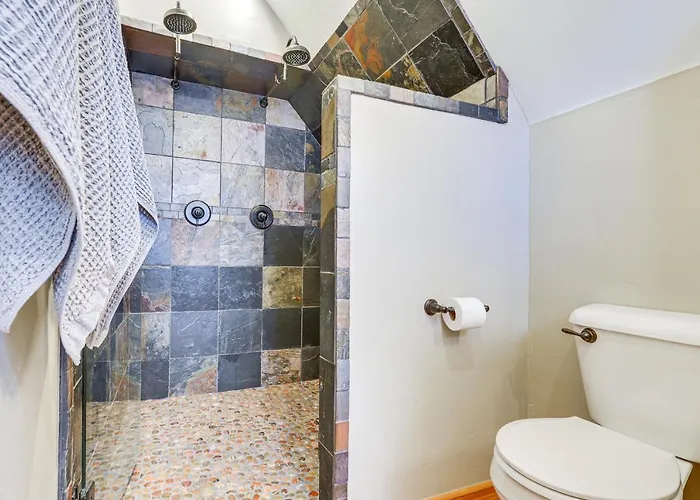 Dreamy W/ Hot Tub, Fireplace & More! Alpine
