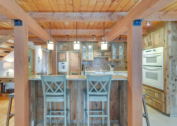 Dreamy W/ Hot Tub, Fireplace & More! Holiday home