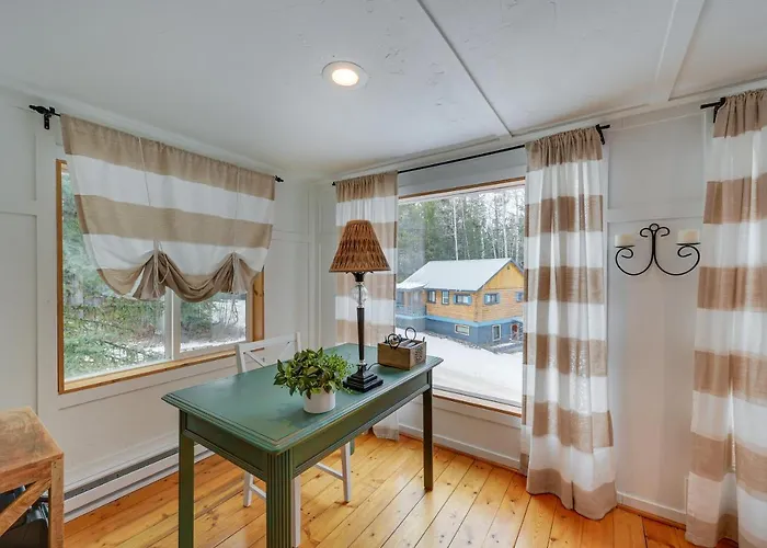 Dreamy W/ Hot Tub, Fireplace & More! Holiday home