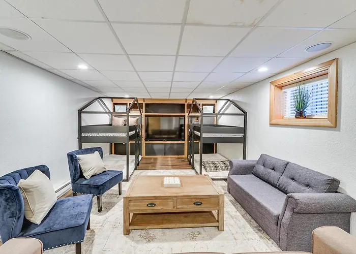Holiday home Dreamy W/ Hot Tub, Fireplace & More! *
