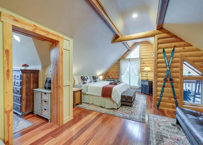 Dreamy W/ Hot Tub, Fireplace & More! Holiday home