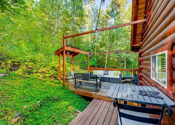 Holiday home Dreamy W/ Hot Tub, Fireplace & More! *