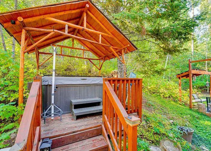 Holiday home Dreamy W/ Hot Tub, Fireplace & More! Alpine
