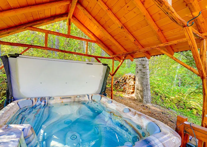 Dreamy W/ Hot Tub, Fireplace & More! *