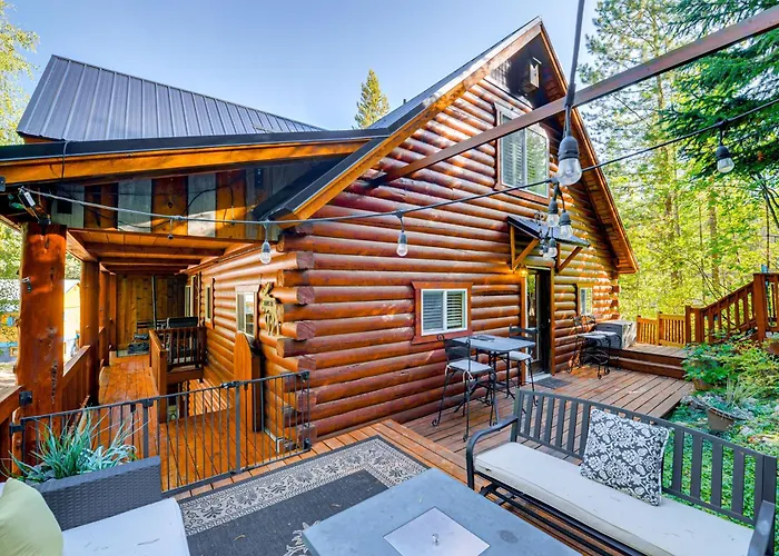Dreamy W/ Hot Tub, Fireplace & More!